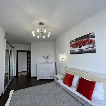 Простора Квартира 100 Квм