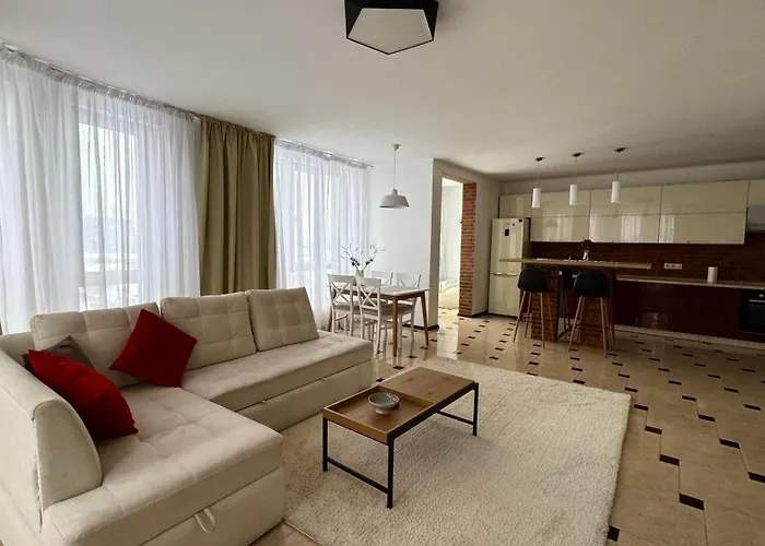 Простора Квартира 100 Квм *